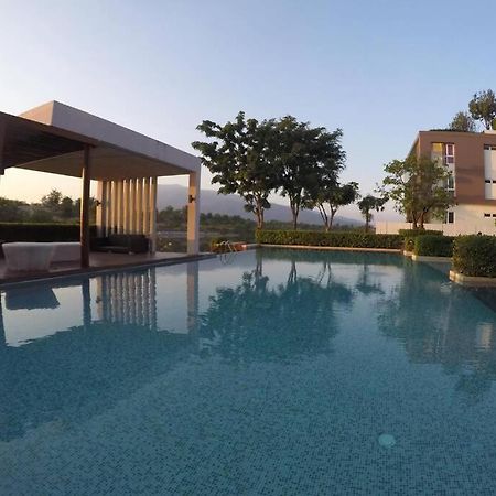 Cozy Modern Room With Stunning Lake & Mountain View Chiang Mai Buitenkant foto